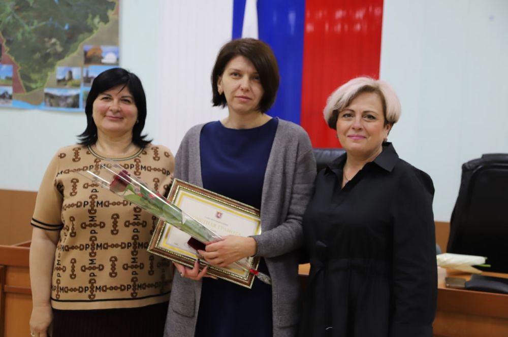 Анжелика Ястребова: За добросовестный труд, высокое профессиональное мастерство и в связи с празднованием Дня местного самоуправления, награждена начальник отдела прогнозирования и анализа управления сельского хозяйств... Анжелика Ястребова: За добросовестный труд, высокое профессиональное мастерство и в связи с празднованием Дня местного самоуправления, награждена начальник отдела прогнозирования и анализа управления сельского хозяйств...