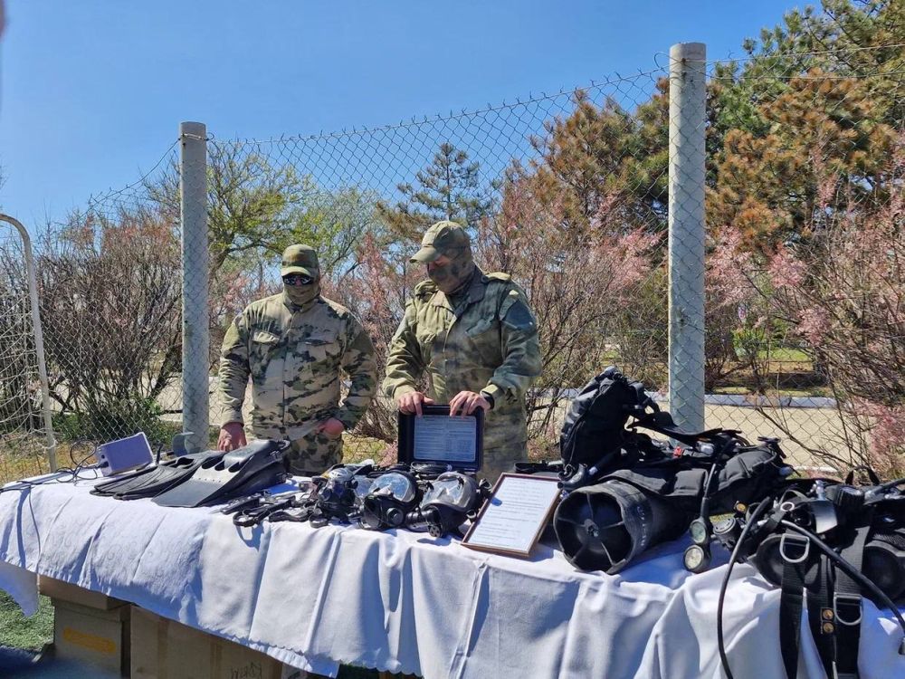 Молодёжный совет горда Феодосии совместно с «Волонтёрами Победы» приняли участие в Молодежном форуме «День в спецназе», который прошел в городе Саки на территории санатория «Северное сияние» Молодёжный совет горда Феодосии совместно с «Волонтёрами Победы» приняли участие в Молодежном форуме «День в спецназе», который прошел в городе Саки на территории санатория «Северное сияние»