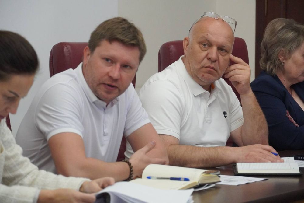 Глава администрации Керчи Олег Каторгин провел аппаратное совещание со своими заместителями и руководителями структурных подразделений администрации Глава администрации Керчи Олег Каторгин провел аппаратное совещание со своими заместителями и руководителями структурных подразделений администрации