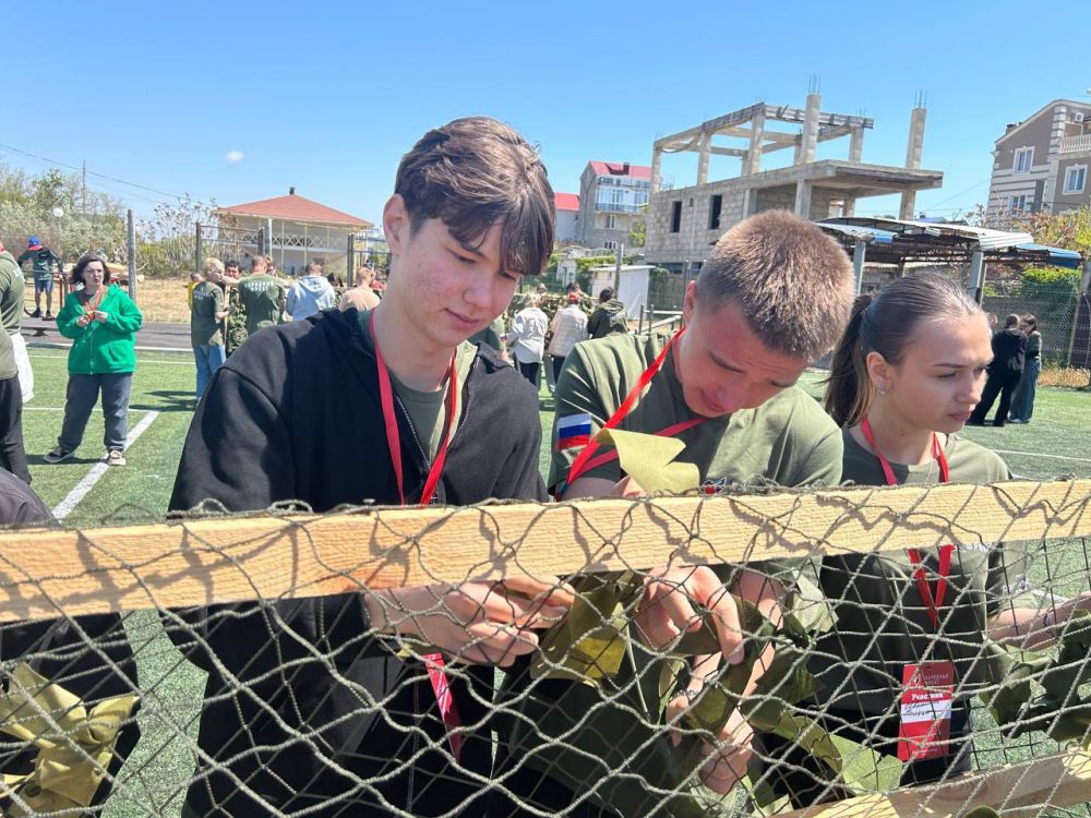 Молодёжный совет горда Феодосии совместно с «Волонтёрами Победы» приняли участие в Молодежном форуме «День в спецназе», который прошел в городе Саки на территории санатория «Северное сияние» Молодёжный совет горда Феодосии совместно с «Волонтёрами Победы» приняли участие в Молодежном форуме «День в спецназе», который прошел в городе Саки на территории санатория «Северное сияние»