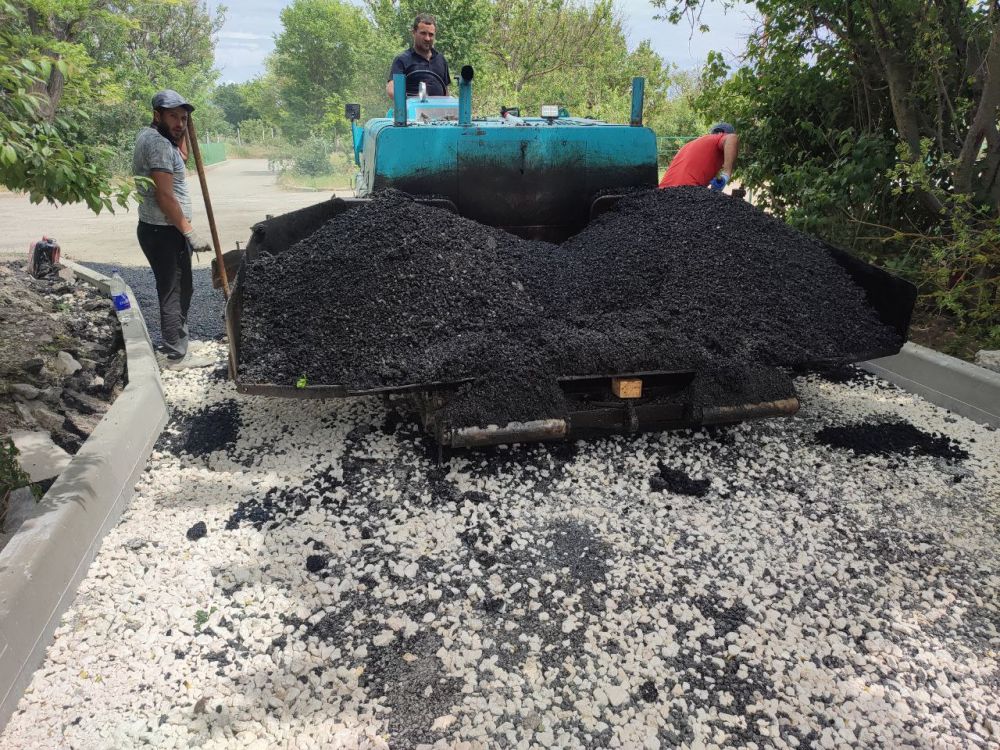 Денис Олейник: Сегодня выехал на место, чтобы проконтролировать ход работ по благоустройству дворовой территории около многоквартирных домов в селе Ботаническое Денис Олейник: Сегодня выехал на место, чтобы проконтролировать ход работ по благоустройству дворовой территории около многоквартирных домов в селе Ботаническое