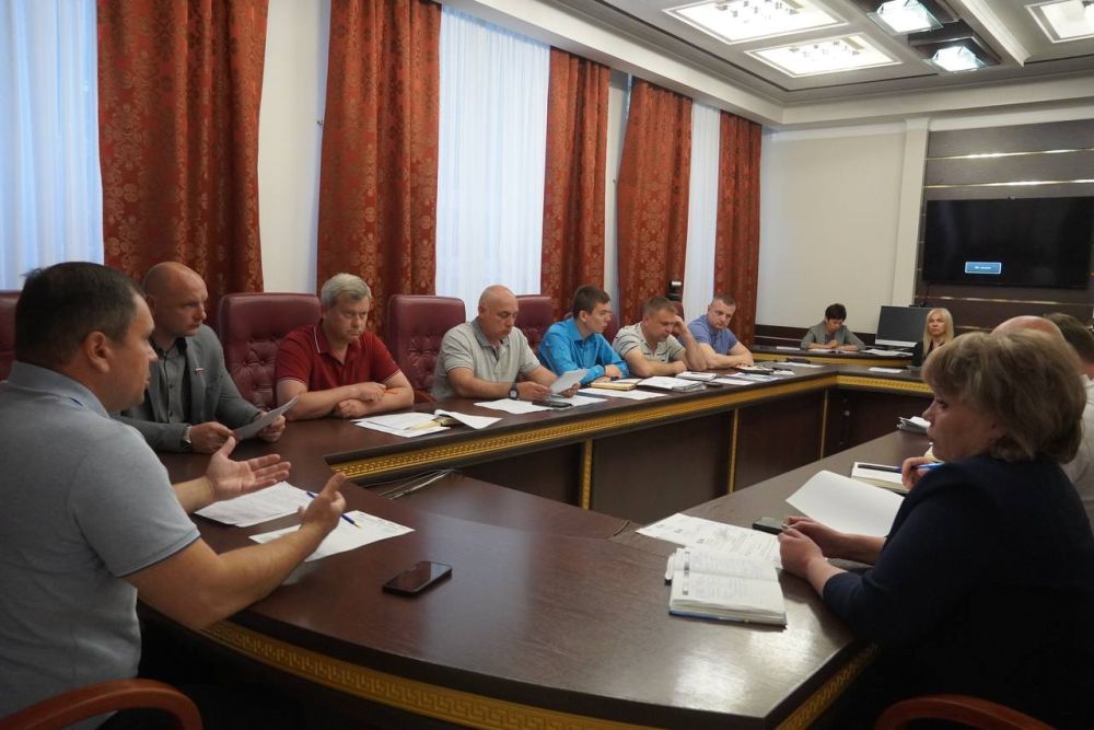 Глава администрации Керчи Олег Каторгин провел аппаратное совещание со своими заместителями и руководителями структурных подразделений администрации Глава администрации Керчи Олег Каторгин провел аппаратное совещание со своими заместителями и руководителями структурных подразделений администрации
