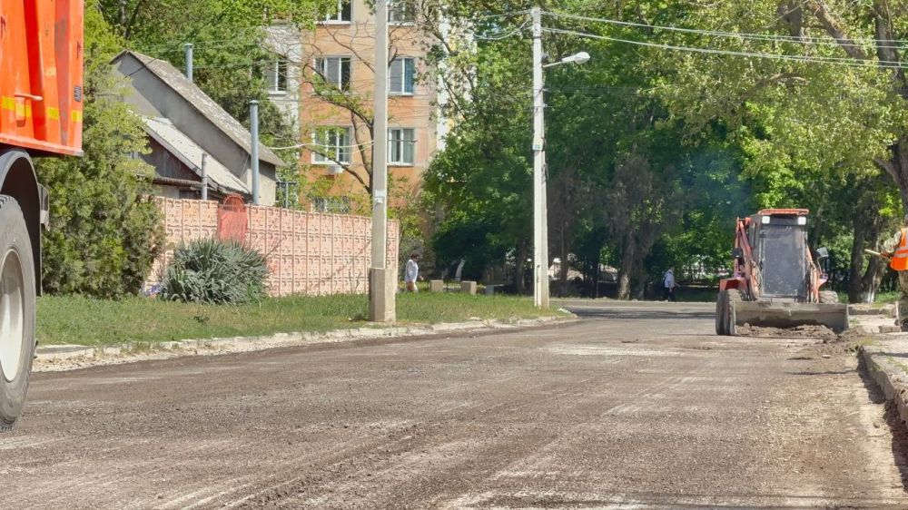 В Керчи продолжается ремонт дороги В Керчи продолжается ремонт дороги