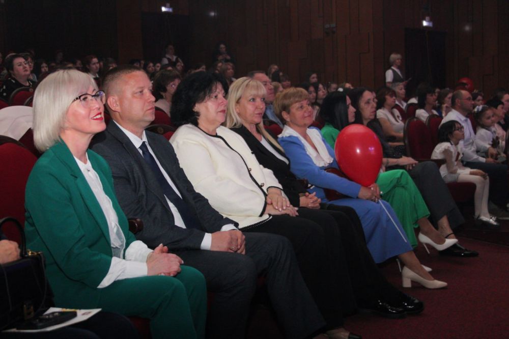 Гала-концерт и церемония награждения победителей Республиканского открытого фестиваля-конкурса детского творчества «Крым в сердце моем» состоялся в Симферополе Гала-концерт и церемония награждения победителей Республиканского открытого фестиваля-конкурса детского творчества «Крым в сердце моем» состоялся в Симферополе