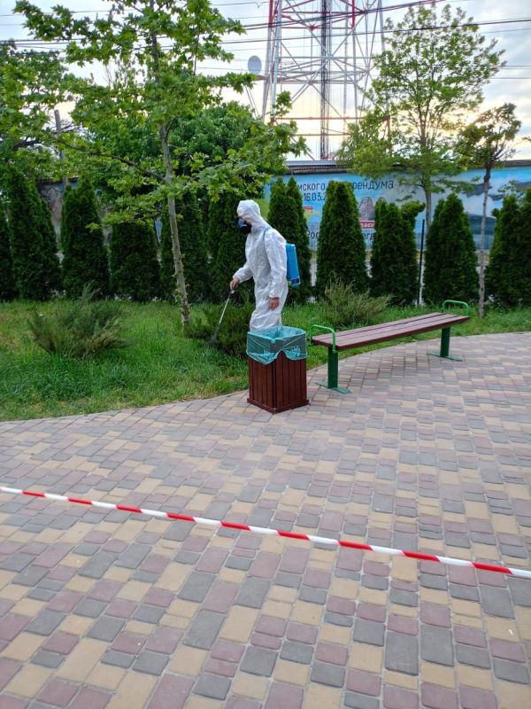 В Симферополе продолжается акарицидная обработка В Симферополе продолжается акарицидная обработка