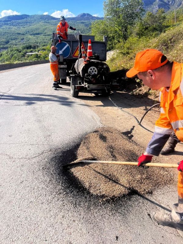 В 14 муниципалитетах Крыма приступили к устранению дефектов дорожного покрытия В 14 муниципалитетах Крыма приступили к устранению дефектов дорожного покрытия