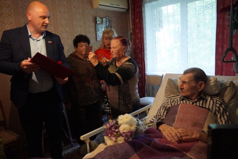 Сегодня 100-летний юбилей отмечает фронтовик, герой Великой Отечественной войны, Почётный гражданин города-героя Керчи Владимира ЛЫСЕНКО Сегодня 100-летний юбилей отмечает фронтовик, герой Великой Отечественной войны, Почётный гражданин города-героя Керчи Владимира ЛЫСЕНКО