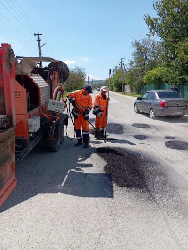 В 14 муниципалитетах Крыма приступили к устранению дефектов дорожного покрытия В 14 муниципалитетах Крыма приступили к устранению дефектов дорожного покрытия