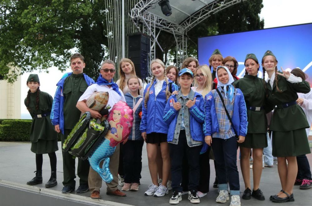 ФНС России в «Артеке» проводит патриотическую налоговую смену по программе «Мы - ГОСУДАРСТВО» ФНС России в «Артеке» проводит патриотическую налоговую смену по программе «Мы - ГОСУДАРСТВО»
