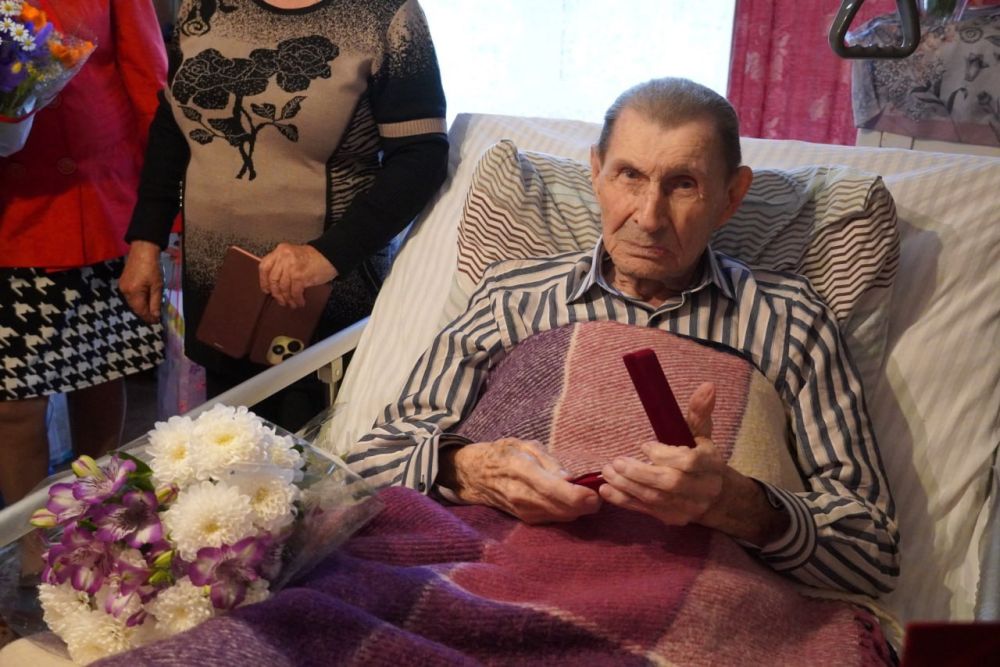 Сегодня 100-летний юбилей отмечает фронтовик, герой Великой Отечественной войны, Почётный гражданин города-героя Керчи Владимира ЛЫСЕНКО Сегодня 100-летний юбилей отмечает фронтовик, герой Великой Отечественной войны, Почётный гражданин города-героя Керчи Владимира ЛЫСЕНКО