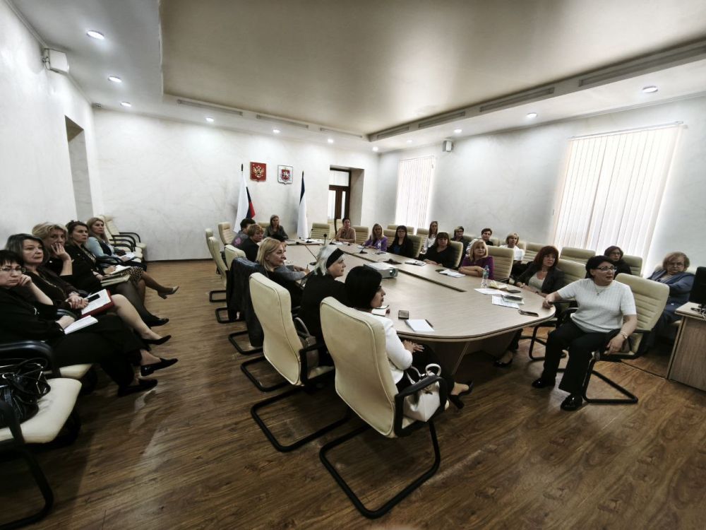 В Минобразования Крыма состоялось заседание Совета руководителей образовательных организаций при Совете министров Республики Крым В Минобразования Крыма состоялось заседание Совета руководителей образовательных организаций при Совете министров Республики Крым