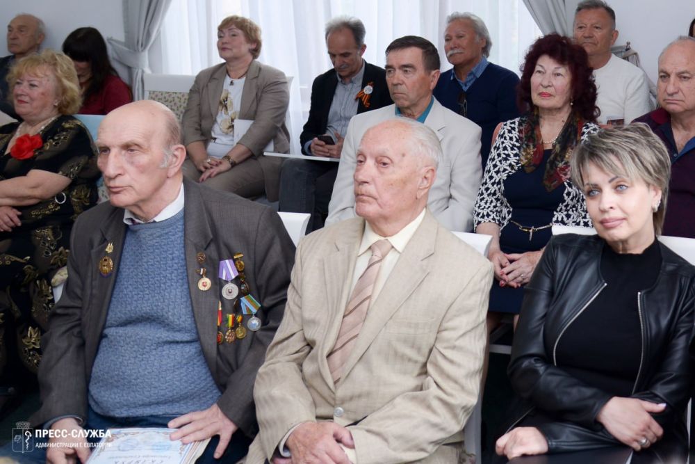 В Евпатории отметили 95-летие литобъединения им. Сельвинского В Евпатории отметили 95-летие литобъединения им. Сельвинского