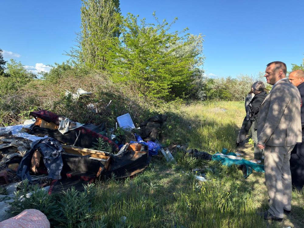 Антон Кравец: Сегодня оперативно совместно с председателем Уваровского сельского поселения Викторией Звязкой и сотрудниками полиции выехали по обращению о несанкционированном складировании мусора