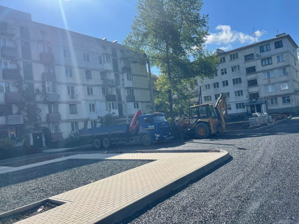 В рамках благоустройства дворовых территорий продолжаются работы по адресу с. Залесье ул. Победы д. 25,27,29,31. Комплексный подход к преображению этих пространств призван создать комфортную и функциональную среду для жителей В рамках благоустройства дворовых территорий продолжаются работы по адресу с. Залесье ул. Победы д. 25,27,29,31. Комплексный подход к преображению этих пространств призван создать комфортную и функциональную среду для жителей
