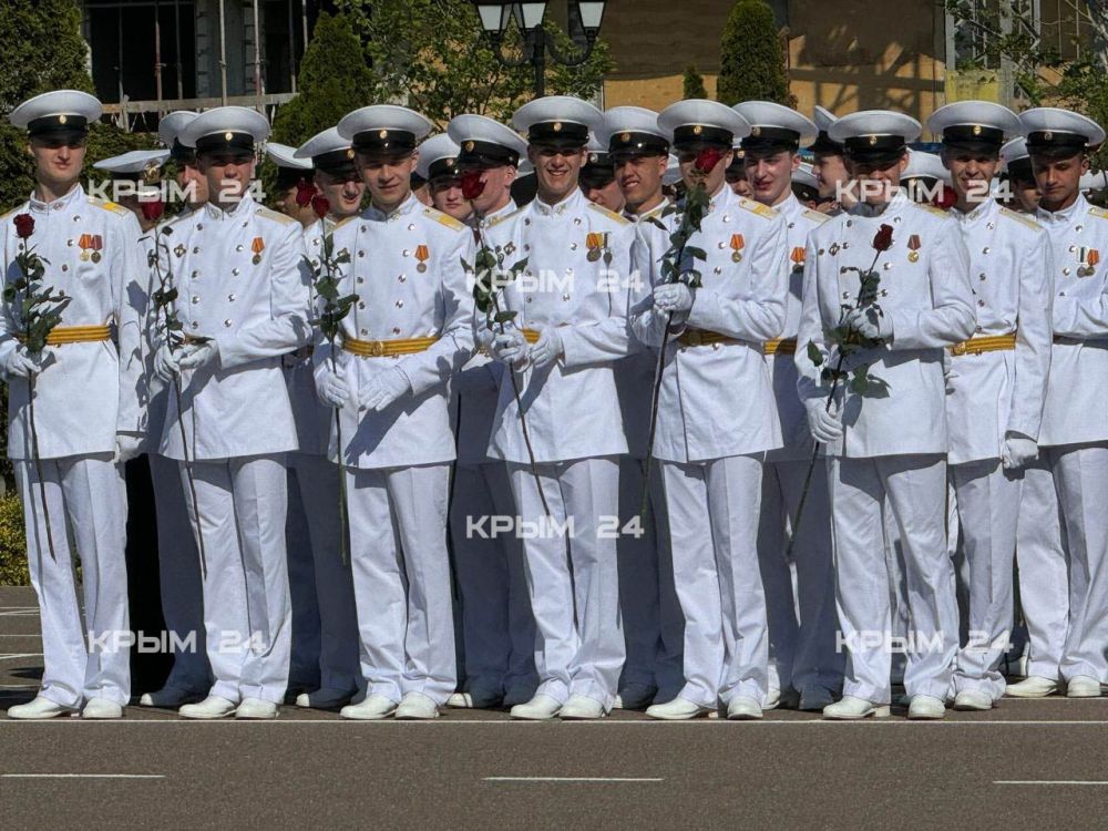 В Черноморском высшем военно-морском училище имени Нахимова прошёл последний звонок В Черноморском высшем военно-морском училище имени Нахимова прошёл последний звонок