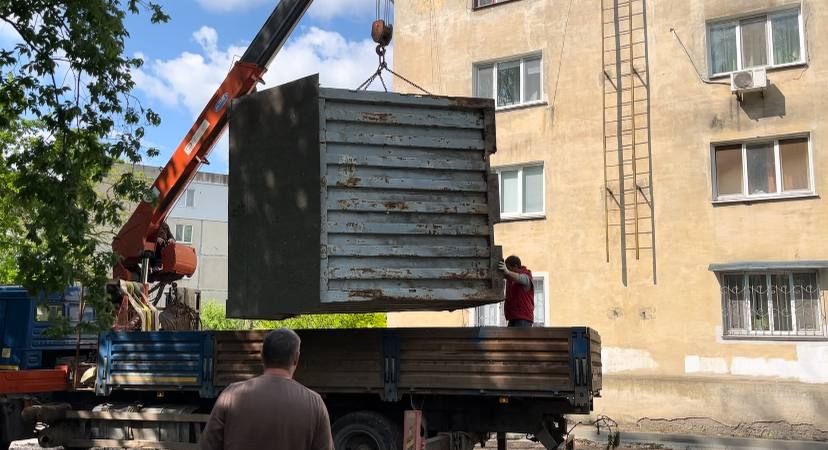 Ведутся работы по демонтажу нестационарных конструкций, размещенных на городской территории без правовых оснований Ведутся работы по демонтажу нестационарных конструкций, размещенных на городской территории без правовых оснований