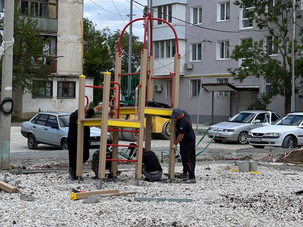 Игорь Ивин: Во второй половине дня выехал с проверкой во двор по ул. Восточной, 18/20, где проходит капитальный ремонт Игорь Ивин: Во второй половине дня выехал с проверкой во двор по ул. Восточной, 18/20, где проходит капитальный ремонт