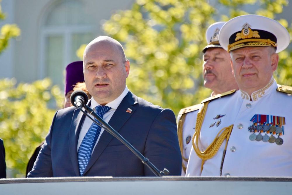 Владимир Немцев: Сегодня в филиале Нахимовского военно-морского училища прошёл последний звонок Владимир Немцев: Сегодня в филиале Нахимовского военно-морского училища прошёл последний звонок