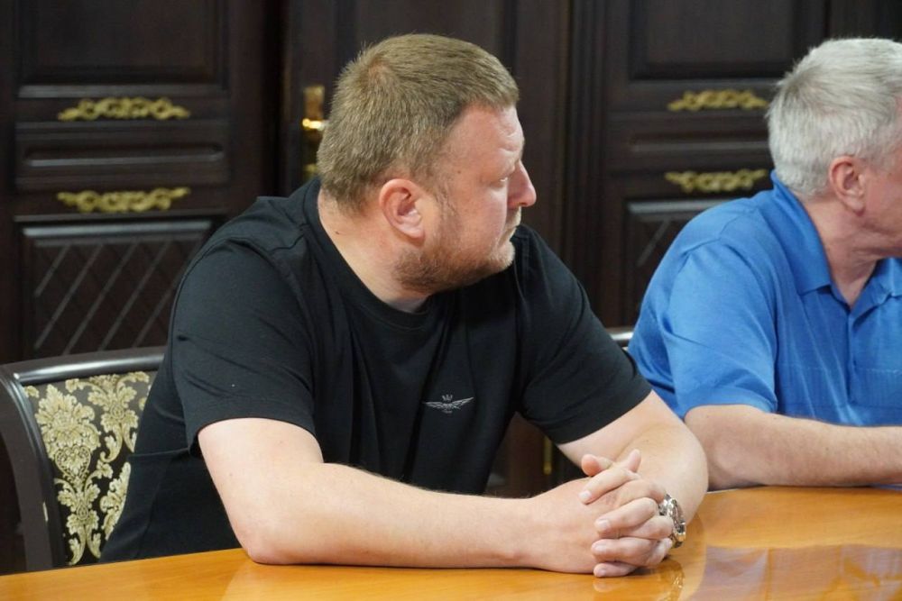 Глава администрации Керчи Олег Каторгин провел совещание с компанией «СТГ-Юг», которая по госконтракту со Службой автомобильных дорог Республики Крым выполняет работы по ремонту улично-дорожной сети города Глава администрации Керчи Олег Каторгин провел совещание с компанией «СТГ-Юг», которая по госконтракту со Службой автомобильных дорог Республики Крым выполняет работы по ремонту улично-дорожной сети города