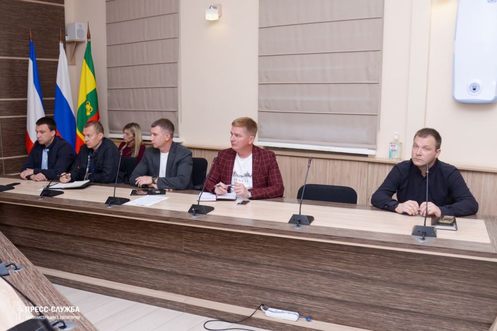 Антон Новиков провел совещание с коммунальщиками и ресурсниками Антон Новиков провел совещание с коммунальщиками и ресурсниками