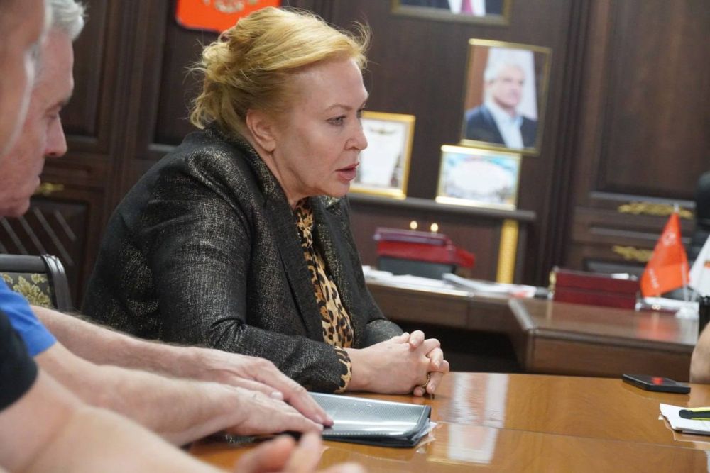 Глава администрации Керчи Олег Каторгин провел совещание с компанией «СТГ-Юг», которая по госконтракту со Службой автомобильных дорог Республики Крым выполняет работы по ремонту улично-дорожной сети города Глава администрации Керчи Олег Каторгин провел совещание с компанией «СТГ-Юг», которая по госконтракту со Службой автомобильных дорог Республики Крым выполняет работы по ремонту улично-дорожной сети города
