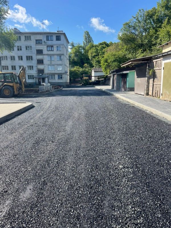 В рамках благоустройства дворовых территорий продолжаются работы по адресу с. Залесье ул. Победы д. 25,27,29,31. Комплексный подход к преображению этих пространств призван создать комфортную и функциональную среду для жителей В рамках благоустройства дворовых территорий продолжаются работы по адресу с. Залесье ул. Победы д. 25,27,29,31. Комплексный подход к преображению этих пространств призван создать комфортную и функциональную среду для жителей