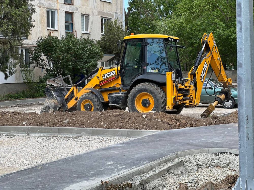 Игорь Ивин: Во второй половине дня выехал с проверкой во двор по ул. Восточной, 18/20, где проходит капитальный ремонт Игорь Ивин: Во второй половине дня выехал с проверкой во двор по ул. Восточной, 18/20, где проходит капитальный ремонт