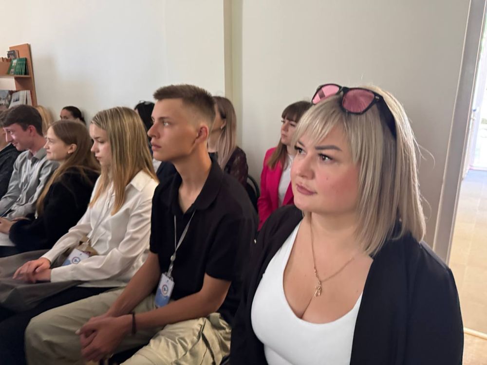Александр Дудинов: Сегодня был плодотворный, интересный день, который мы провели вместе с лидерами ученического самоуправления Черноморского района Александр Дудинов: Сегодня был плодотворный, интересный день, который мы провели вместе с лидерами ученического самоуправления Черноморского района