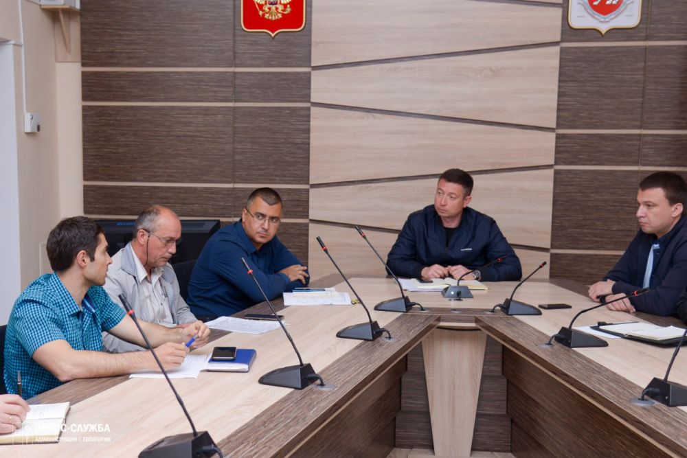 Антон Новиков провел совещание с коммунальщиками и ресурсниками Антон Новиков провел совещание с коммунальщиками и ресурсниками