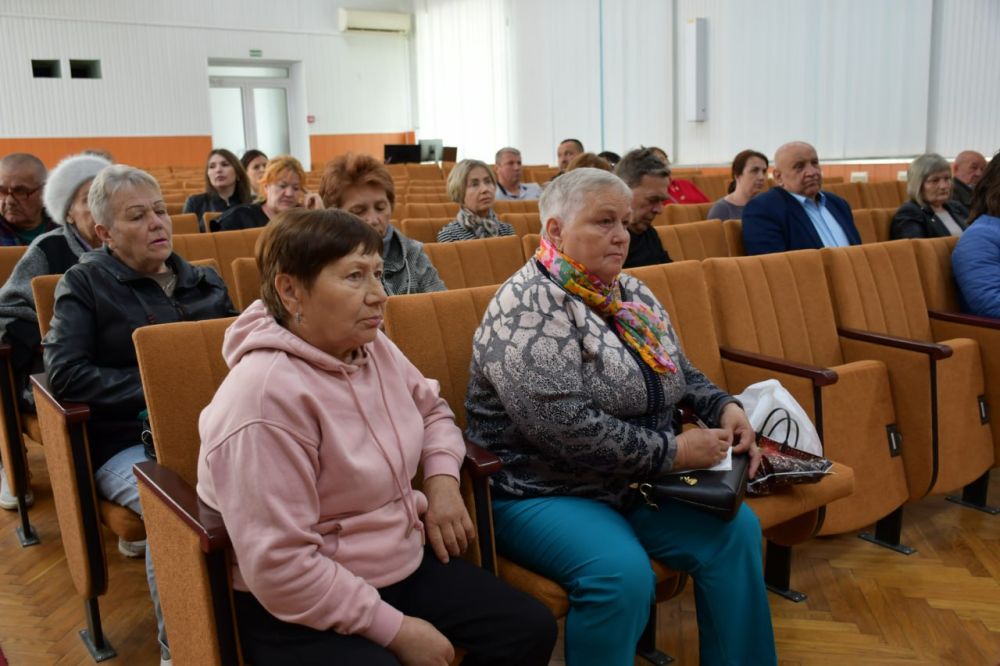 20 мая под руководством заместителя Главы Администрации района Эдема Муждабаева в большом зале Красногвардейского районного совета состоялась встреча представителей Министерства жилищно-коммунального хозяйства Республики... 20 мая под руководством заместителя Главы Администрации района Эдема Муждабаева в большом зале Красногвардейского районного совета состоялась встреча представителей Министерства жилищно-коммунального хозяйства Республики...