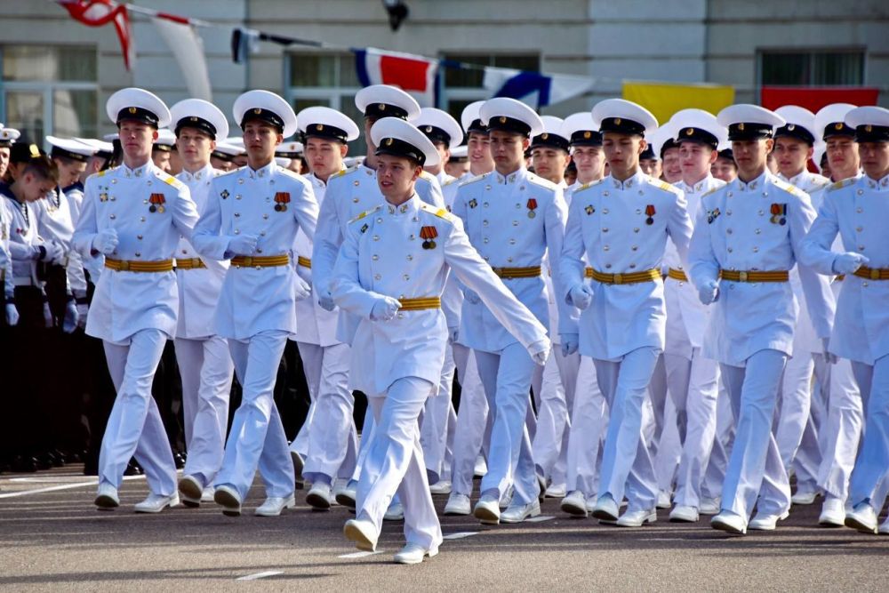 Владимир Немцев: Сегодня в филиале Нахимовского военно-морского училища прошёл последний звонок Владимир Немцев: Сегодня в филиале Нахимовского военно-морского училища прошёл последний звонок