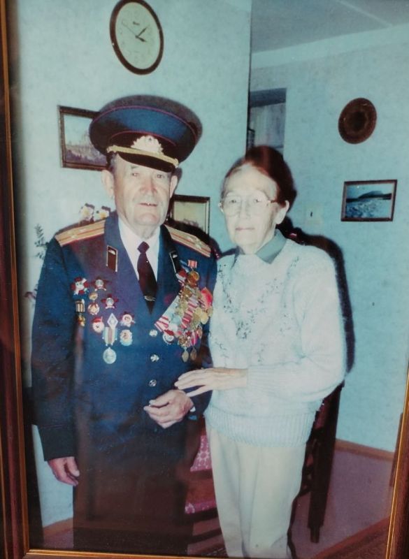 Дорогие друзья, сегодня в рубрике «Портрет героя», посвящённой Году защитника Отечества, мы хотим познакомить вас с замечательным человеком, жителем города Алушта, героем Советского Союза, ветераном Великой Отечественной... Дорогие друзья, сегодня в рубрике «Портрет героя», посвящённой Году защитника Отечества, мы хотим познакомить вас с замечательным человеком, жителем города Алушта, героем Советского Союза, ветераном Великой Отечественной...