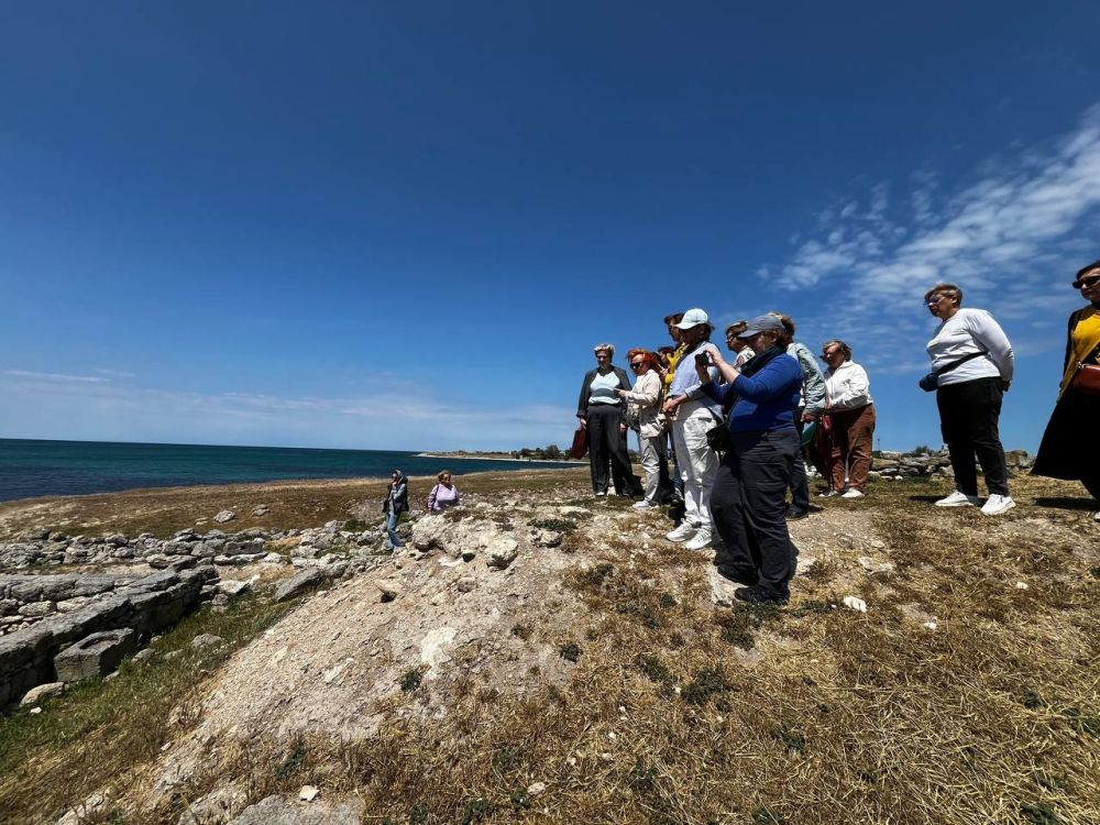 Продолжаем инфотур Минтуризма Крыма для экскурсоводов по Черноморскому району Продолжаем инфотур Минтуризма Крыма для экскурсоводов по Черноморскому району