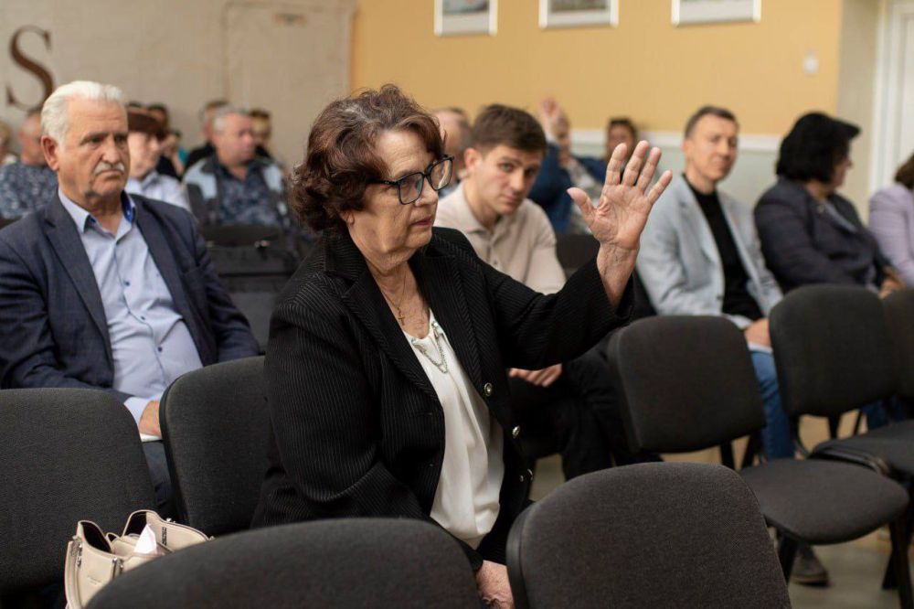 Михаил Афанасьев: Сегодня с коллегами встречались с председателями Советов МКД по улицам Тургенева, Фрунзе, Гапринского, Потемкинской Михаил Афанасьев: Сегодня с коллегами встречались с председателями Советов МКД по улицам Тургенева, Фрунзе, Гапринского, Потемкинской