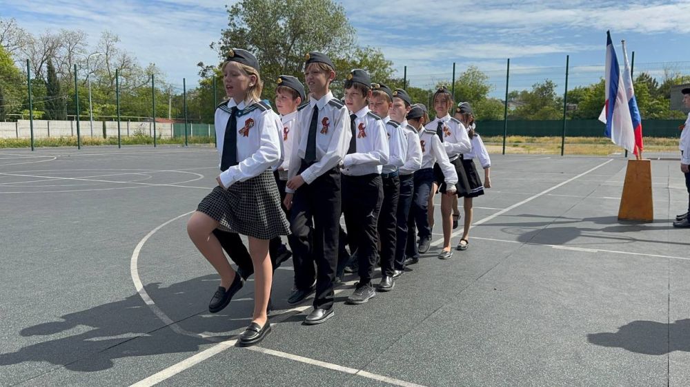 Александр Дудинов: В Черноморском районе прошел «Смотр строя и песни», посвященный 80-летию Победы в Великой Отечественной войне Александр Дудинов: В Черноморском районе прошел «Смотр строя и песни», посвященный 80-летию Победы в Великой Отечественной войне