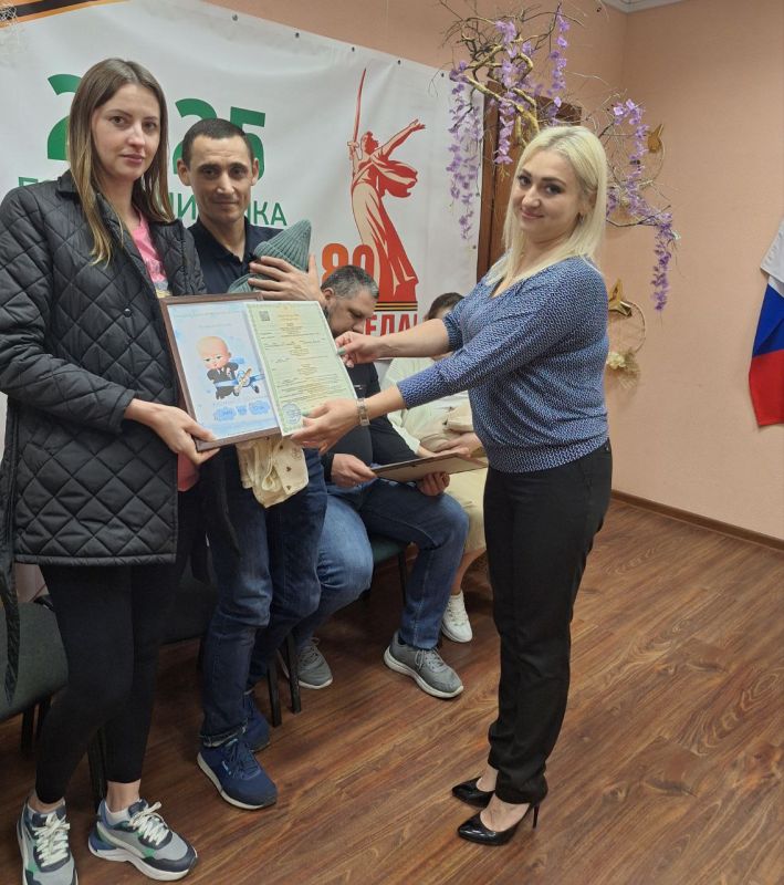 Семья в нашей жизни самый действенный институт, сохраняющий и передающий по наследству поколениям всё то прекрасное, что накопилось в веках Семья в нашей жизни самый действенный институт, сохраняющий и передающий по наследству поколениям всё то прекрасное, что накопилось в веках