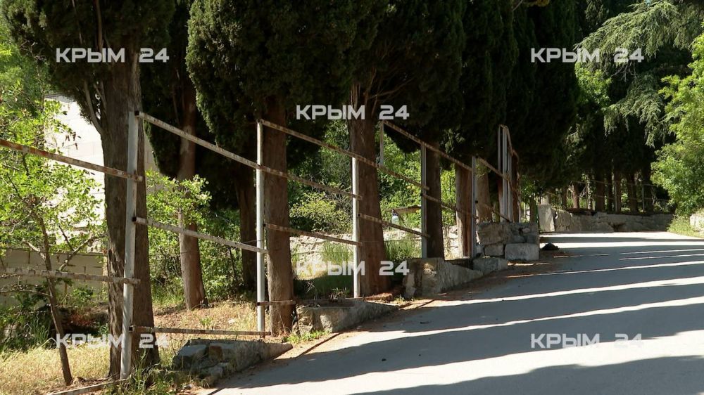 Забор разберут на Приморской улице в Алупке Забор разберут на Приморской улице в Алупке