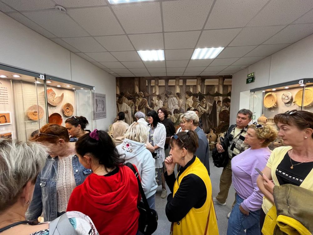 Продолжаем инфотур Минтуризма Крыма для экскурсоводов по Черноморскому району Продолжаем инфотур Минтуризма Крыма для экскурсоводов по Черноморскому району