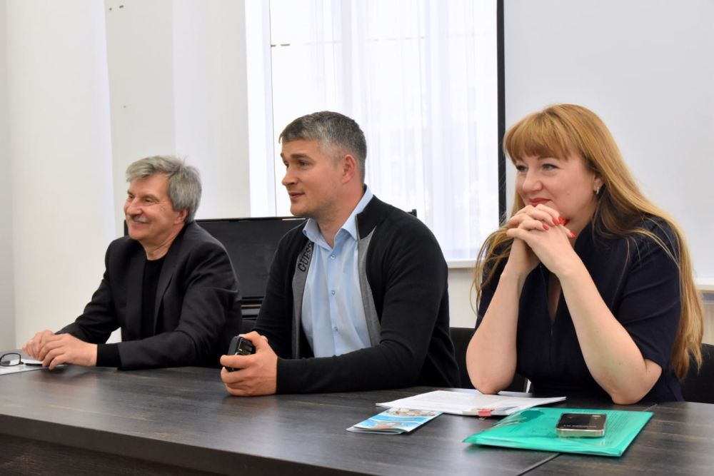 Студенты Крымского медколледжа встретились с будущими работодателями – главными врачами крымских медучреждений Студенты Крымского медколледжа встретились с будущими работодателями – главными врачами крымских медучреждений
