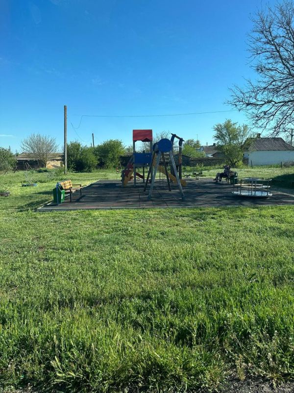 Владислав Хаджиев: Для достижения достаточного уровня санитарной очистки в населенных пунктах продолжаем выезды в сёла района, обходим территории, обсуждаем с главами администраций понимание процессов, зоны ответственности, ... Владислав Хаджиев: Для достижения достаточного уровня санитарной очистки в населенных пунктах продолжаем выезды в сёла района, обходим территории, обсуждаем с главами администраций понимание процессов, зоны ответственности, ...