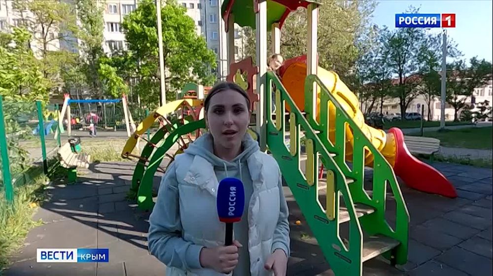 Симферопольцы бьют тревогу: люк без крышки возле детской площадки