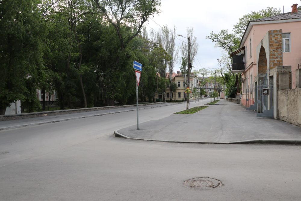 В Феодосии продолжаются дорожные работы В Феодосии продолжаются дорожные работы