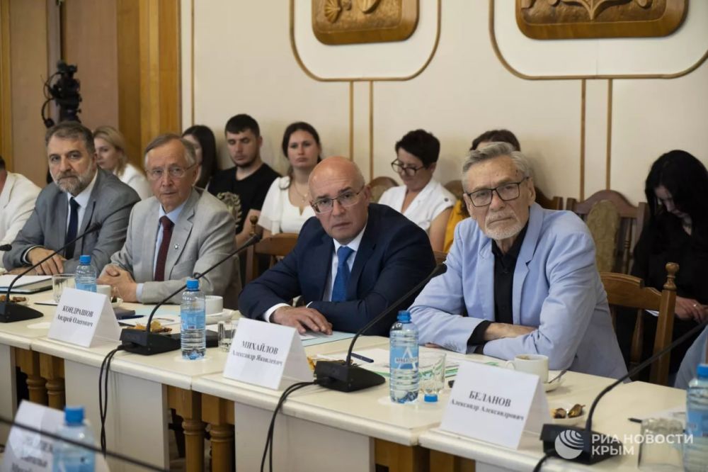 Власти Крыма и народные артисты России обсудили проблемы развития культуры в стране Власти Крыма и народные артисты России обсудили проблемы развития культуры в стране