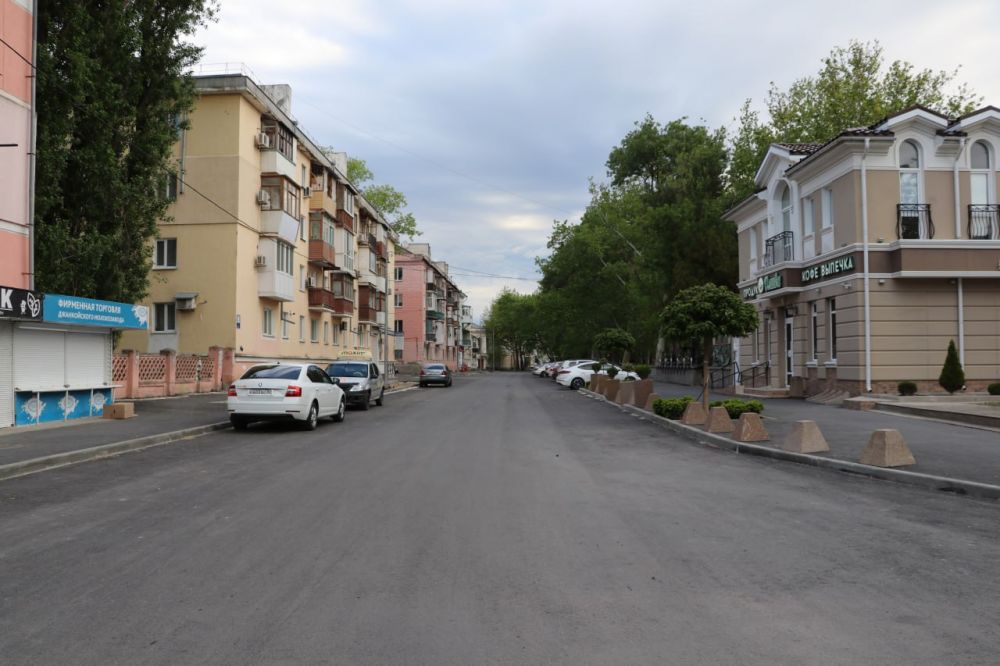 В Феодосии продолжаются дорожные работы В Феодосии продолжаются дорожные работы