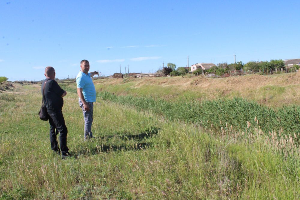 Вчера я встретился с жительницей села Ильичево, которая ранее обратилась за помощью в связи с угрозой сноса железнодорожной казармы, где она живет Вчера я встретился с жительницей села Ильичево, которая ранее обратилась за помощью в связи с угрозой сноса железнодорожной казармы, где она живет