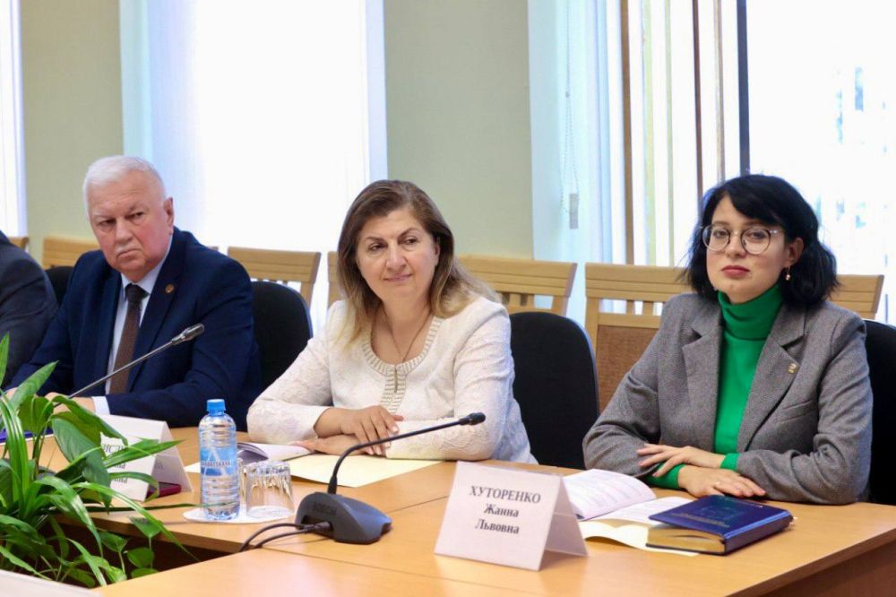 На заседании Комитета ГС РК по делам семьи и ветеранов под председательством Сергея Богатыренко и с участием заместителя Председателя ГС РК Натальи Звёнзек были рассмотрены вопросы патриотического воспитания и социальной... На заседании Комитета ГС РК по делам семьи и ветеранов под председательством Сергея Богатыренко и с участием заместителя Председателя ГС РК Натальи Звёнзек были рассмотрены вопросы патриотического воспитания и социальной...