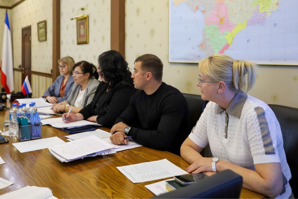 Делегация Казначейства России во главе с заместителем руководителя Федерального казначейства Александром Демидовым посетила с рабочим визитом Республику Крым Делегация Казначейства России во главе с заместителем руководителя Федерального казначейства Александром Демидовым посетила с рабочим визитом Республику Крым