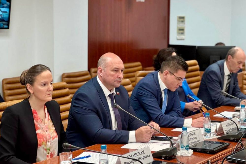 Владимир Немцев: Сегодня в Москве принял участие в семинаре-совещании парламентов субъектов РФ на тему «Актуальные вопросы подготовки и рассмотрения проектов законодательных инициатив в Совете законодателей Российской... Владимир Немцев: Сегодня в Москве принял участие в семинаре-совещании парламентов субъектов РФ на тему «Актуальные вопросы подготовки и рассмотрения проектов законодательных инициатив в Совете законодателей Российской...