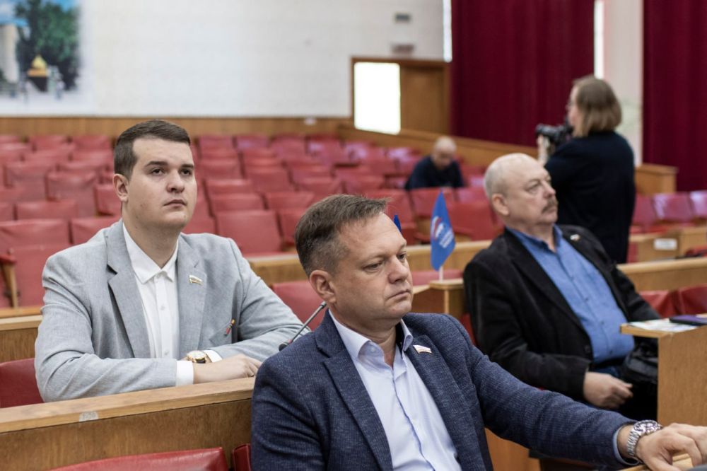 23 мая под председательством главы муниципального образования городского округа Симферополь Республики Крым – председателя Симферопольского городского совета Виктора Агеева состоялась 19-я внеочередная сессия 23 мая под председательством главы муниципального образования городского округа Симферополь Республики Крым – председателя Симферопольского городского совета Виктора Агеева состоялась 19-я внеочередная сессия
