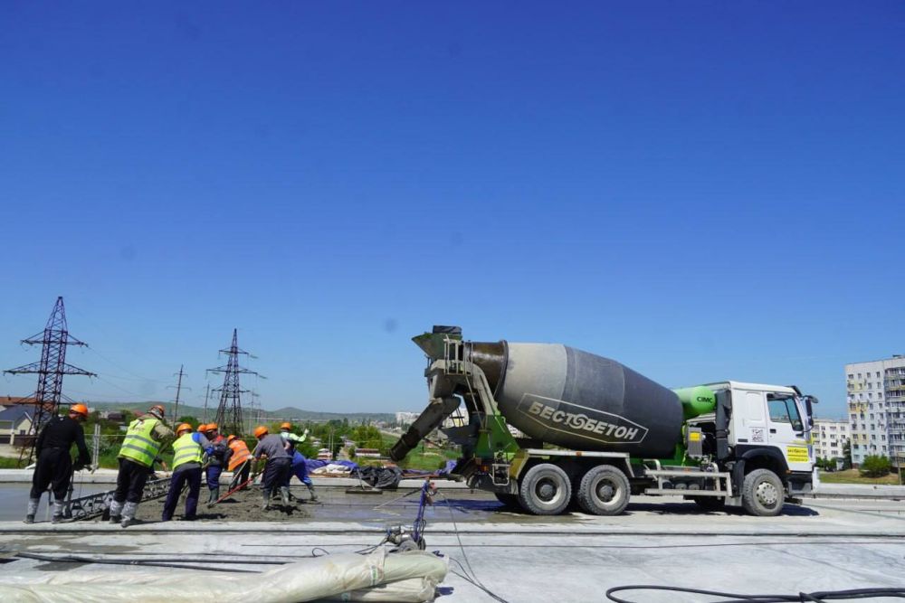 На объекте транспортной развязки с реконструкцией путепровода в районе шоссе Героев Сталинграда продолжаются строительные работы На объекте транспортной развязки с реконструкцией путепровода в районе шоссе Героев Сталинграда продолжаются строительные работы